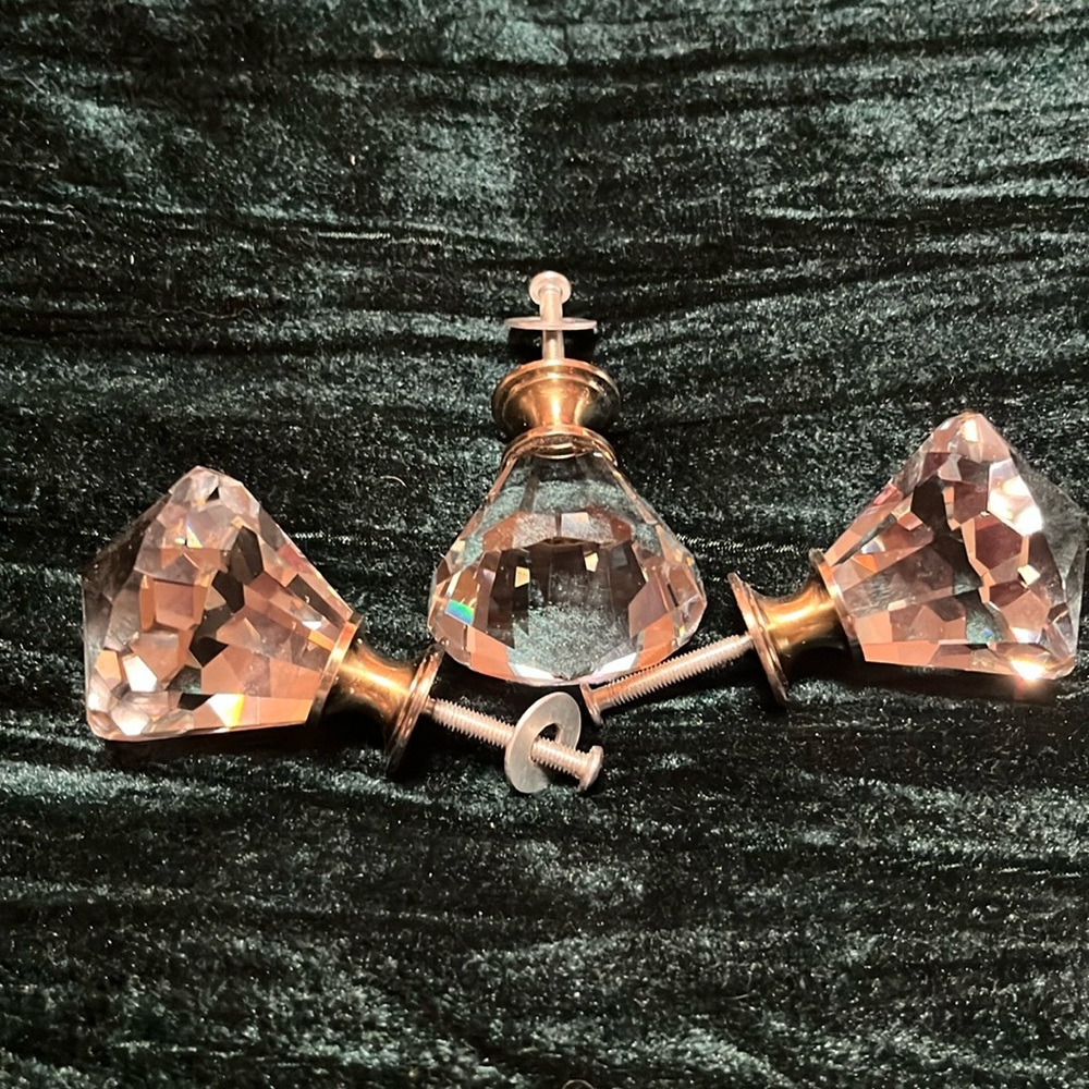 Diamond look drawer pulls